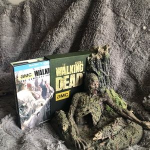 Walking Dead Season 4 with collector stand